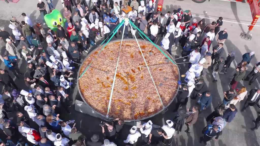 1930 kilo sucuklu yumurta gökyüzünden görüntülendi, Guinness rekoru geldi