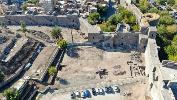 Diyarbakır’daki 1800 yıllık Artuklu Sarayı Alay Meydanı turizme açılıyor
