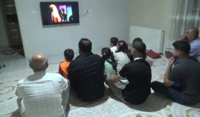 Köylüler 35 yıl aradan sonra kendi köylerinde çekilen filmi izledi