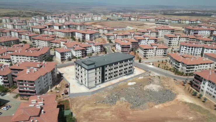 Gaziantep’e deprem sonrasında 119 okul yapıldı, 118 okulun inşaatı sürüyor