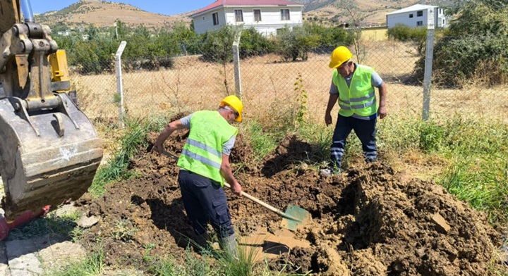 Hazro’da içme suyu hattındaki fizikî kaçaklar gideriliyor
