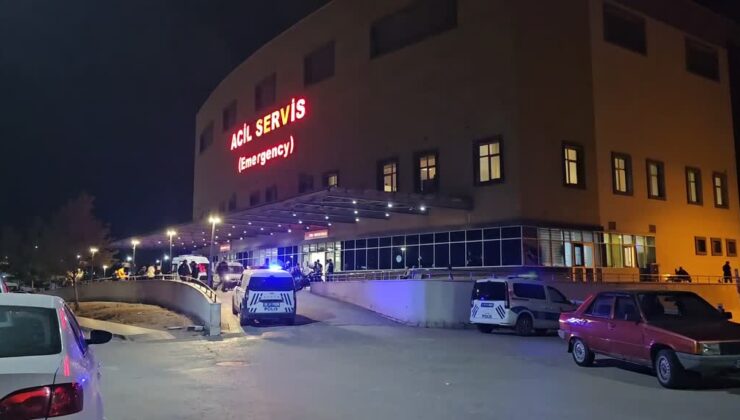 Hastanede çıkan bıçaklı kavgada 2 kişi yaralandı