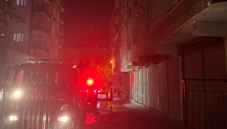 Bağlar’da apartman yangını: Çok sayıda kişi dumandan etkilendi