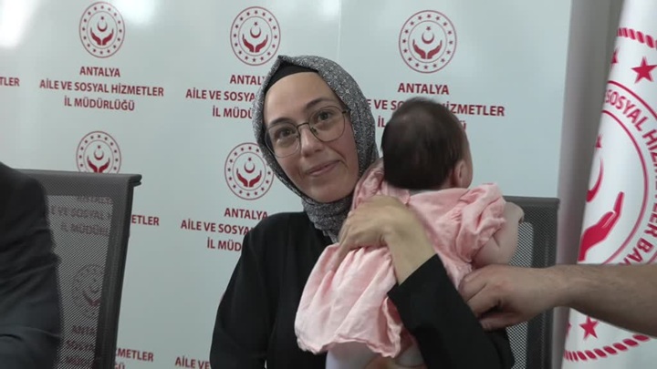 Devlet korumasındaki 5 çocuk koruyucu aileleriyle buluştu
