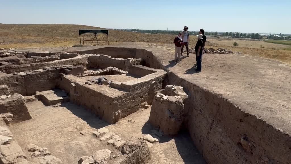 Karahöyük’te 3500 yıllık mutfak seti gün yüzüne çıktı