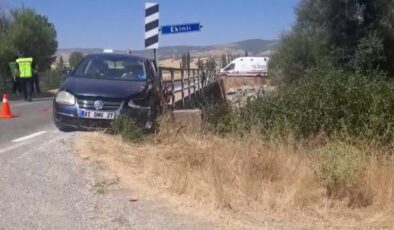 Köprü korkuluklarına çarpan otomobilde genç sürücü hayatını kaybetti