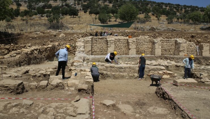 Kulp’ta kazılarda 124 mezar ve 1700 yıllık sikke bulundu