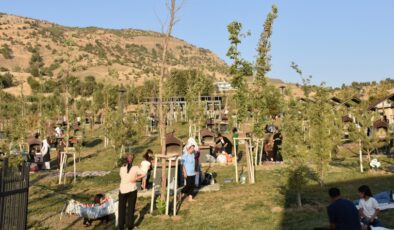 Millet bahçesi kısa sürede binlerce kişiyi ağırladı