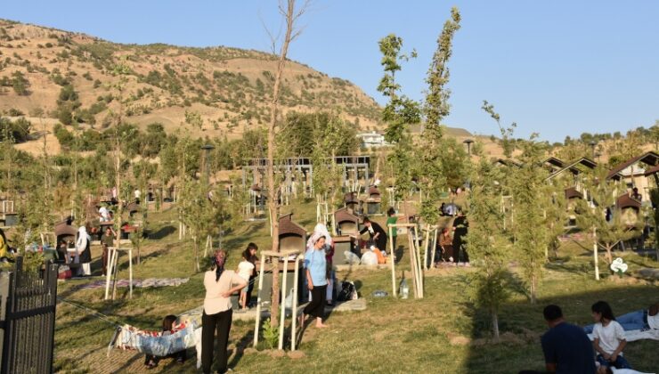 Millet bahçesi kısa sürede binlerce kişiyi ağırladı