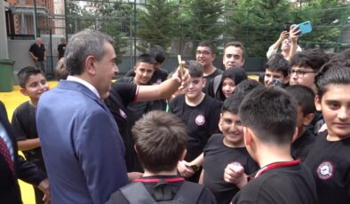 Milli Eğitim Bakanı Tekin’den, mektupla kendisini okullarına davet eden öğrencilere ziyaret