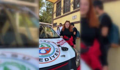Mimar kadın ralli pilotu pistlerin tozunu attırıyor
