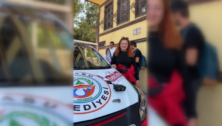 Mimar kadın ralli pilotu pistlerin tozunu attırıyor