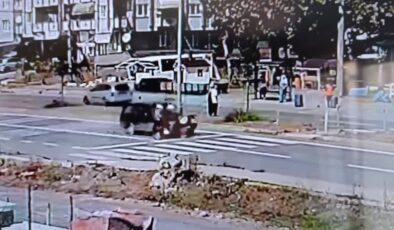 Otomobilin çarptığı elektrikli araçtaki anne öldü, kızı yaralandı