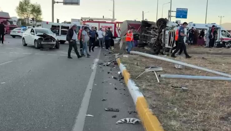 Otomobille çarpışan minibüsteki 15 tarım işçisi yaralandı