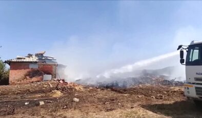 Pazaryeri ilçesinde saman balyaları yandı