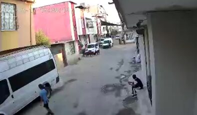 Polisten kaçtılar, çocuğa ve araçlara çarptılar