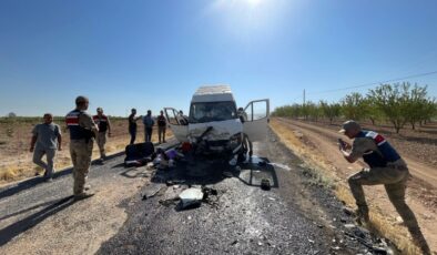 Şanlıurfa’da işçi minibüsü ile otomobil çarpıştı: 10 yaralı