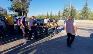 Demirci’de servis minibüsü ile araç çarpıştı: 9 yaralı