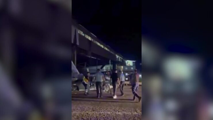 Tır dorsesine çarpan otomobildeki 1 kişi öldü, 4 kişi yaralandı