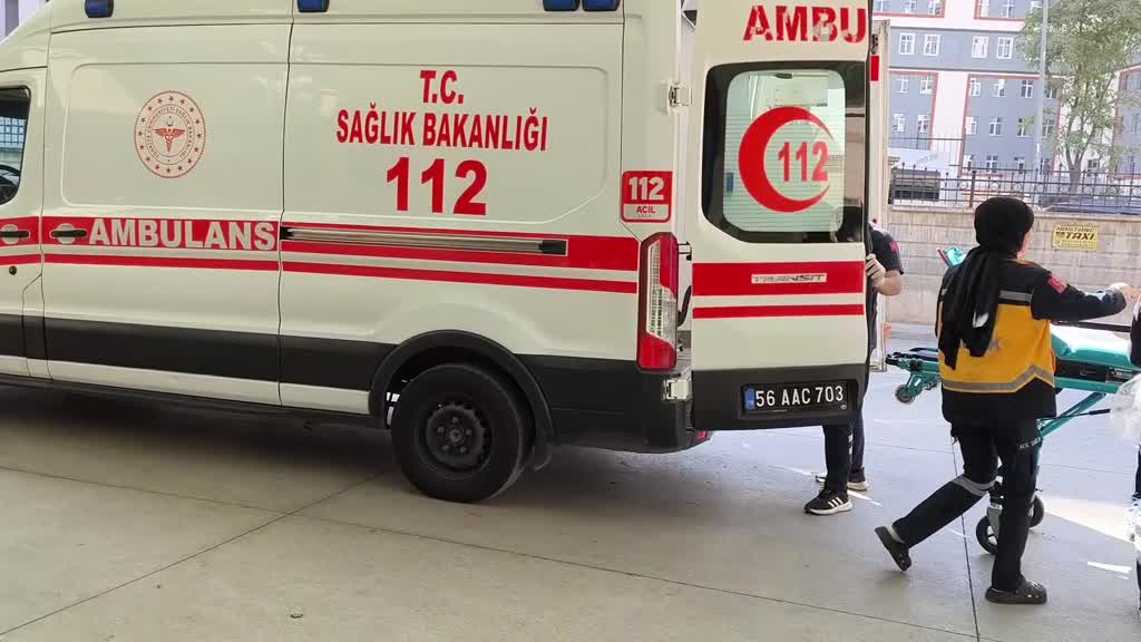 Siirt’te traktör devrildi: 1 ölü, 2 yaralı