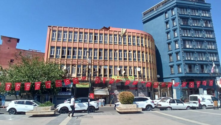 Diyarbakır’ın simgelerinden Dilan Sineması kaderine terk edildi