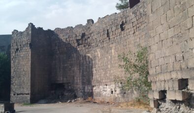 Diyarbakır’ın Tarihi Surları dökülmeye devam ediyor