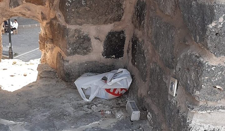 Diyarbakır Surları Çöp Yığınlarından Geçinmiyor!
